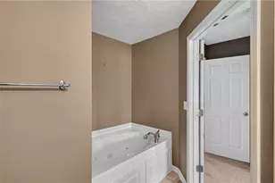 6647 Splashwater Dr, Flowery Branch, GA 30542 - Photo 21