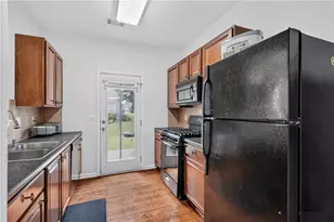 6647 Splashwater Dr, Flowery Branch, GA 30542 - Photo 11