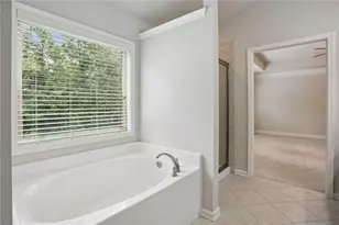 1400 Roswell Manor Cir, Roswell, GA 30076 - Photo 9