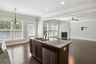 1400 Roswell Manor Cir, Roswell, GA 30076 - Photo 3