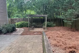 184 Peachtree Hollow Ct, Atlanta, GA 30328 - Photo 29