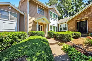 184 Peachtree Hollow Ct, Atlanta, GA 30328 - Photo 3