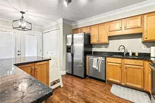 184 Peachtree Hollow Ct, Atlanta, GA 30328 - Photo 11