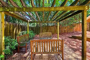 184 Peachtree Hollow Ct, Atlanta, GA 30328 - Photo 23