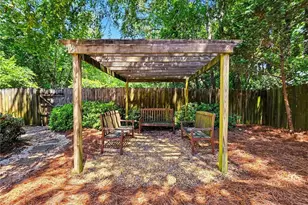 184 Peachtree Hollow Ct, Atlanta, GA 30328 - Photo 21