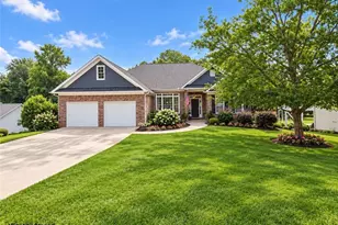 93 Overlook Cir, Dawsonville, GA 30534 - Photo 1