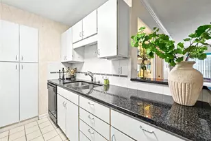 28402 Plantation Dr NE, Atlanta, GA 30324 - Photo 11