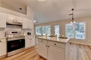 1581 Highland Bluff Ct, Suwanee, GA 30024 - Photo 25