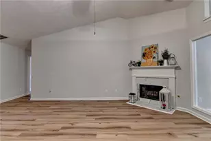 1581 Highland Bluff Ct, Suwanee, GA 30024 - Photo 11