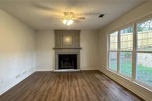 2002 Chivalry Ct, Lawrenceville, GA 30044 - Photo 9