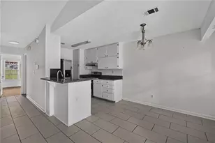 7185 Nunn Woods Way, Fairburn, GA 30213 - Photo 9