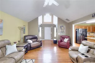 1106 Caroline Ct, Loganville, GA 30052 - Photo 5