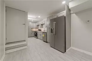 435 Little Pines Ct, Roswell, GA 30076 - Photo 3