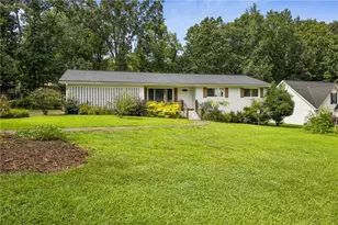 1331 Owen Cir, Buford, GA 30518 - Photo 3