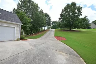 529 Plantation Creek Dr, Loganville, GA 30052 - Photo 3