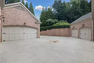 5495 Claire Rose Ln, Sandy Springs, GA 30327 - Photo 11
