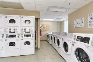 2870 Pharr Ct S, Atlanta, GA 30305 - Photo 17