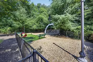 795 Hammond Dr, Sandy Springs, GA 30328 - Photo 27