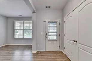 515 Creekshire Cir, Canton, GA 30115 - Photo 3