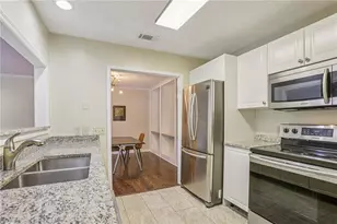 208 Bainbridge Dr, Sandy Springs, GA 30327 - Photo 9