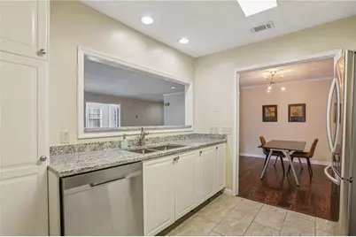 208 Bainbridge Drive, Sandy Springs, GA 30327 - Photo 7