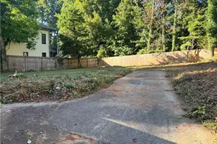 2354 Greenglade Rd NE, Atlanta, GA 30345 - Photo 13