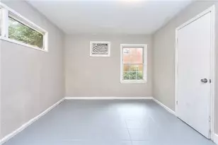 1080 Valley View Rd SE, Atlanta, GA 30315 - Photo 9