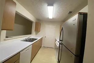 8204 Par Four Way, Lithonia, GA 30038 - Photo 3