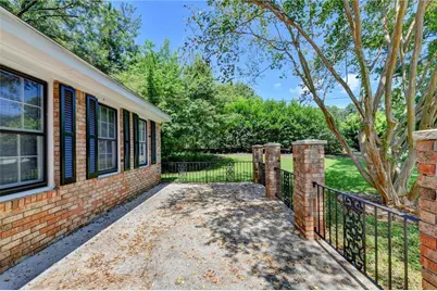 567 Planters Row SW, Lilburn, GA 30047 - Photo 5