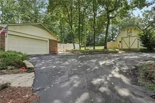 1025 Greenwood Acres Dr, Cumming, GA 30040 - Photo 35