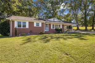 542 Marion St, Winder, GA 30680 - Photo 3