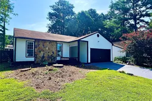 2034 Corners Cir, Lithonia, GA 30058 - Photo 3