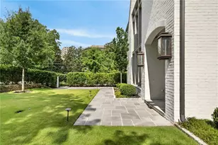 299 The Prado NE, Atlanta, GA 30309 - Photo 3