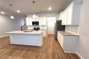 401 Lanier Cir, Woodstock, GA 30189 - Photo 7