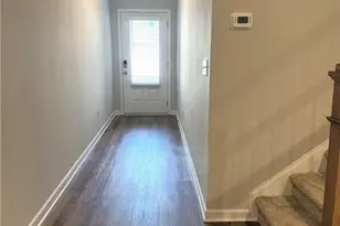 401 Lanier Cir, Woodstock, GA 30189 - Photo 3