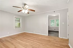 928 Magna Carta Dr NW, Atlanta, GA 30318 - Photo 9