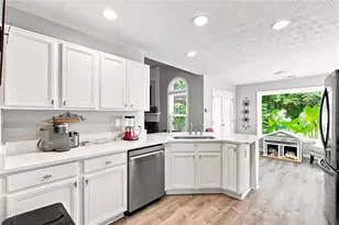517 Huntgate Rd, Woodstock, GA 30189 - Photo 9