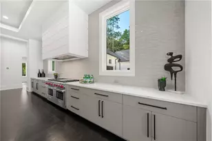 5211 Powers Ferry Rd, Sandy Springs, GA 30327 - Photo 15