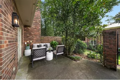 12 Queen Victoria Place NE, Atlanta, GA 30342 - Photo 37
