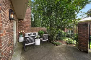 12 Queen Victoria Pl NE, Atlanta, GA 30342 - Photo 37