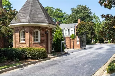 12 Queen Victoria Place NE, Atlanta, GA 30342 - Photo 49