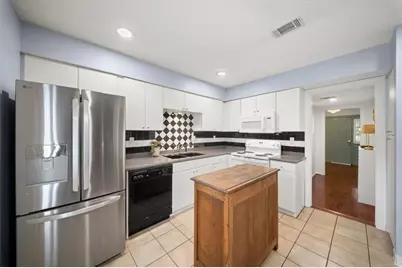 12 Queen Victoria Place NE, Atlanta, GA 30342 - Photo 9