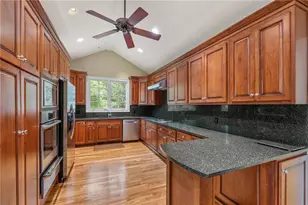 1037 Davis Dr, Sandy Springs, GA 30327 - Photo 9
