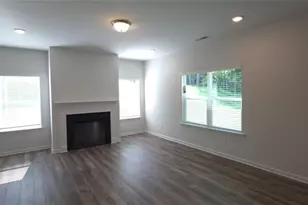 523 Grover St, Hoschton, GA 30548 - Photo 3