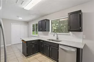1050 Chapman Cir, Stone Mountain, GA 30088 - Photo 11