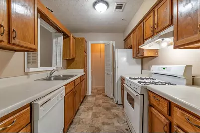 2250 Wellington Circle, Lithonia, GA 30058 - Photo 7