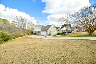 719 Overlook Dr, Winder, GA 30680 - Photo 9
