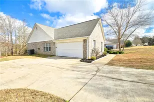 719 Overlook Dr, Winder, GA 30680 - Photo 33