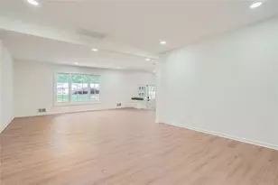 895 Kings Grant Dr NW, Atlanta, GA 30318 - Photo 11