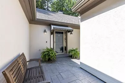 450 Greenlaurel Drive NE, Sandy Springs, GA 30342 - Photo 3